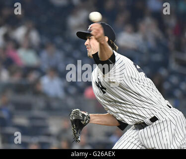 die Bronx, NY, USA. 12. Mai 2016. Andrew Miller (Yankees), 12. Mai 2016 - MLB: Andrew Miller von den New York Yankees in der Major League Baseball Spiel im Yankee Stadium in der Bronx, NY, USA. © Hiroaki Yamaguchi/AFLO/Alamy Live-Nachrichten Stockfoto