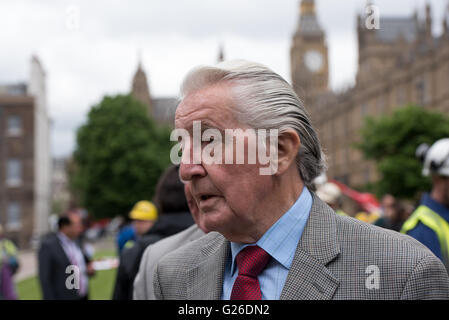London, UK, 25. Mai 2016, veteran MP Dennis Skinner an Arbeitskräften die Stahlarbeiter Rallly Credit: Ian Davidson/Alamy Live News Stockfoto