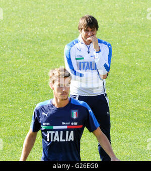 Coverciano, Florenz, Italien. 25. Mai 2016. Italienische Fußball-Team-Training. Trainer Antonio Conte und Daniele Rugani (Juventus) © Aktion Plus Sport/Alamy Live-Nachrichten Stockfoto