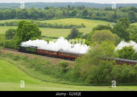 Surrey, UK. 25. Mai 2016. Die Dampflokomotive Flying Scotsman heute auf seinen ersten Ausflug in die Surrey Hills seit seiner Rückkehr zu Beginn dieses Jahres gesehen. Rob Powell/Alamy Live-Nachrichten Stockfoto