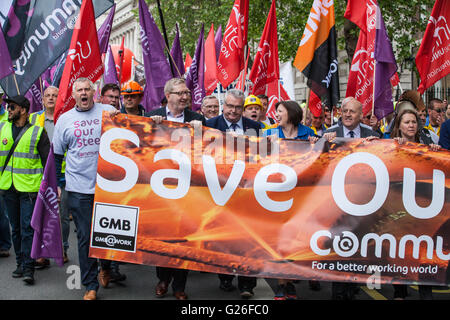 London, UK. 25. Mai 2016. Len McCluskey (Generalsekretär der Unite), Roy Rickhuss (Generalsekretär der Gemeinschaft) und Frances O'Grady (Generalsekretär des TUC) Join Hunderte der Stahlarbeiter marschieren durch Westminster weiterhin den Druck auf Tata und die Regierung Großbritanniens Stahlindustrie zu retten. Bildnachweis: Mark Kerrison/Alamy Live-Nachrichten Stockfoto