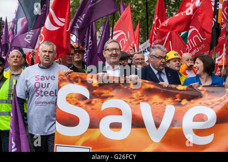 London, UK. 25. Mai 2016. Len McCluskey (Generalsekretär der Unite), Roy Rickhuss (Generalsekretär der Gemeinschaft) und Frances O'Grady (Generalsekretär des TUC) Join Hunderte der Stahlarbeiter marschieren durch Westminster weiterhin den Druck auf Tata und die Regierung Großbritanniens Stahlindustrie zu retten. Bildnachweis: Mark Kerrison/Alamy Live-Nachrichten Stockfoto