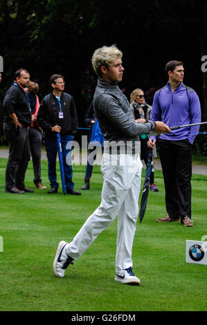 Wentworth, Surrey, UK. 25. Mai 2016. Niall Horan beteiligt sich an der BMW pro-am im Wentworth Golf Club in Surrey statt. Bildnachweis: Bigred/Alamy Live-Nachrichten Stockfoto