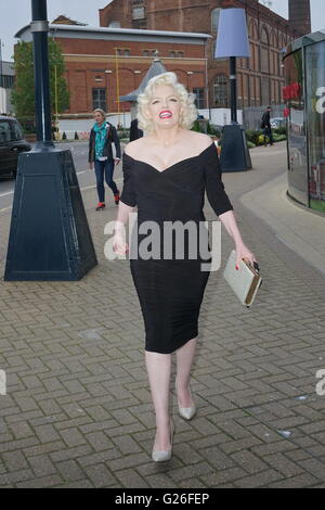 London, UK. 25. Mai 2016. : Suzie Kennedy, offizielle Marilyn Monroe Lookalike besuchen die Marilyn Monroe: Vermächtnis einer Legende Launch Design Centre, London Chelsea Harbour. Bildnachweis: Siehe Li/Alamy Live News Stockfoto