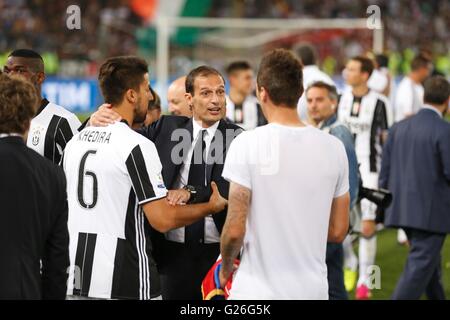 Roma, Italien. 21. Mai 2016. Massimiliano Allegri (Juventus) Fußball: Italien 'TIM Cup' final match zwischen AC Mailand 0-1 Juventus FC im Stadio Olimpico di Roma in Rom, Italien. © Mutsu Kawamori/AFLO/Alamy Live-Nachrichten Stockfoto