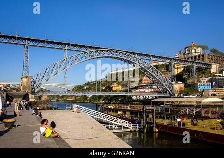 Dom Luis Brücke ich über den Fluss Douro im alten Stadtzentrum von Porto Stockfoto