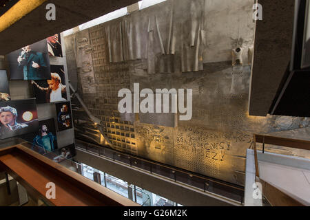 Die berühmte Jordi Bonet Wandbild des Grand Theatre de Quebec Kunstkomplex ist in Québec (Stadt), 6. April 2016 abgebildet. Die senten Stockfoto