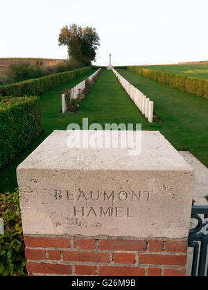 AJAXNETPHOTO. BEAUMONT-HAMEL, FRANKREICH. -FRIEDHOF - DER CWGC MILITÄRFRIEDHOF IN DER NÄHE VON VERSUNKENEN LANE.   FOTO: JONATHAN EASTLAND/AJAX REF: G4 132309 3061 Stockfoto