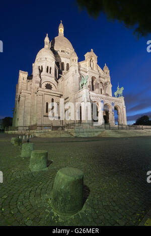 Basilique du Sacré-Coeur (Sacred Heart Cathedral) in Paris, Frankreich, in der Dämmerung Stockfoto