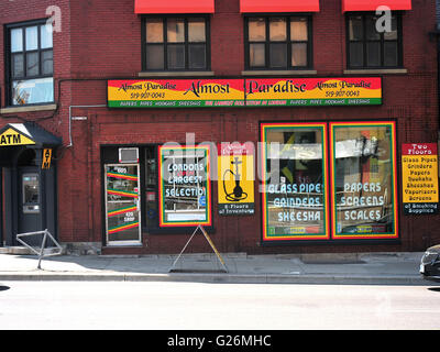 Ein Headshop verkauft Drogen Utensilien in London, Ontario in Kanada. Stockfoto