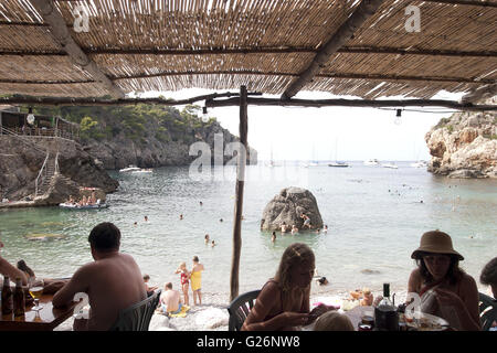 einen schönen Blick auf Touristen in einem Café am Strand, Palma De Mallorca, Palma di Maiorca, Sommer, Tourismus, Erholung, Urlaub Stockfoto