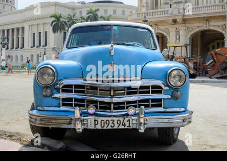 Amerikanische Oldtimer (Dodge) im Parque Central, Alt-Havanna, Kuba Stockfoto