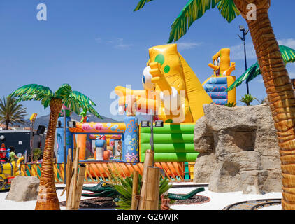 Hüpfburg SpongeBob im Vergnügungspark für Kinder. Spanien. Stockfoto