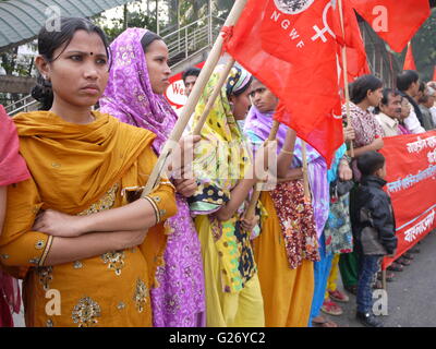 Frauen in der Textilindustrie in Bangladesch arbeiten demonstrieren für bessere Arbeitsbedingungen in Dhaka Stockfoto