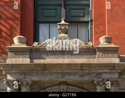 Detail der Fassade eines alten NYC Building, New York Mercantile Exchange, 1872-1884 in Stein in New York City. Stockfoto