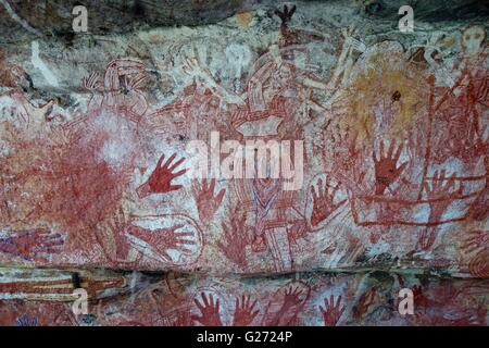 Alten Aborigines Höhlenmalereien bekannt als "Rock Art" finden Sie unter Mount Borradaile, West-Arnhemland, Northern Territory, Australien Stockfoto