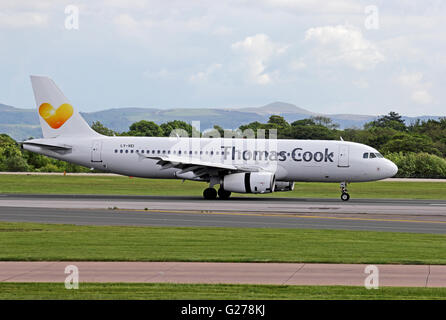 Avion Express Airbus A320-233 Verkehrsflugzeug in Thomas Cook Livree des Rollens am Manchester International Airport Stockfoto