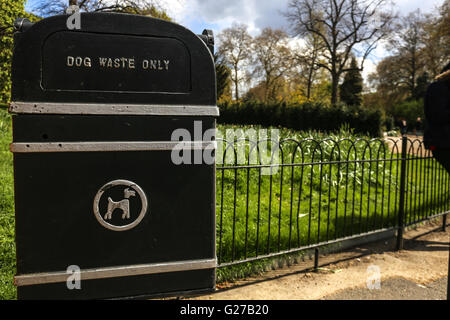 Hund nur Abfall Abfall / Müll bin im centennial Park, London Stockfoto