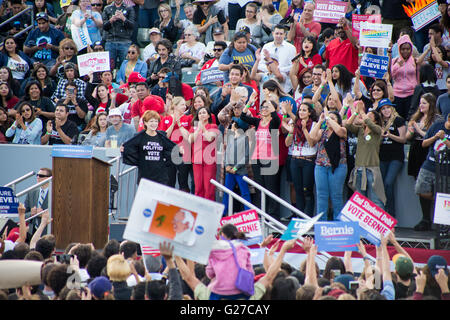 Frances Fisher bei der Rallye für Vermont Senator und Präsidentschaftskandidat Bernie Sanders in Carson, Kalifornien Stockfoto