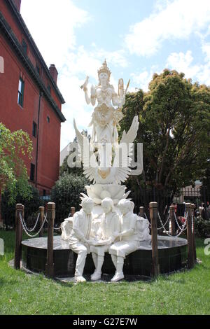 Göttin Saraswati Statue, indonesische Botschaft, Washington, DC Stockfoto