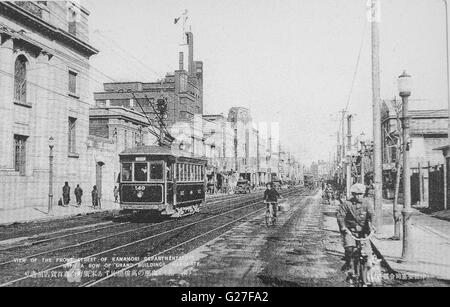 Straßenszene vor der Kanamori Kaufhaus, Hakodate, Hokkaido. c 1930. Stockfoto