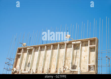 Ummantelung, aufgebaut auf einer Baustelle Stockfoto