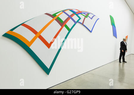 London, UK. 23. Mai 2016. Ausstellung 6 von 5 von ungarischen Künstlerin Dora Maurer öffnet in der White Cube Gallery in Mason es Yard. Die Ausstellung, organisiert von Katharine Kostyal läuft vom 24. Mai bis 9. Juli 2016. Stockfoto