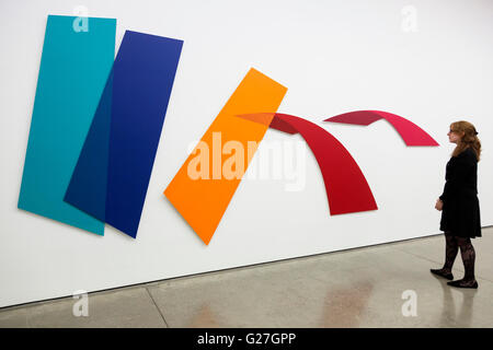 London, UK. 23. Mai 2016. Ausstellung 6 von 5 von ungarischen Künstlerin Dora Maurer öffnet in der White Cube Gallery in Mason es Yard. Die Ausstellung, organisiert von Katharine Kostyal läuft vom 24. Mai bis 9. Juli 2016. Stockfoto