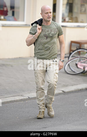 Christian Berkel heraus und ungefähr in der Mitte tragen grüne Superfly Hemd.  Mitwirkende: Christian Berkel Where: Berlin, Deutschland bei: 8. April 2016 Stockfoto