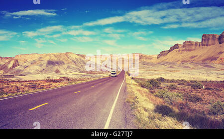 Vintage alte Film Stil Bild einer Autobahn in USA, Reisen Hintergrund. Stockfoto