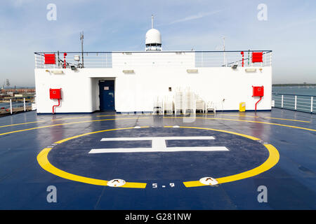 Hubschrauberlandeplatz an Bord der Bretagne Fähre Schiff der Etretat Stockfoto