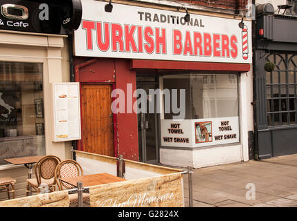 Einen traditionellen türkischen Barbiere Shop in Darlington im Nordosten von England Stockfoto