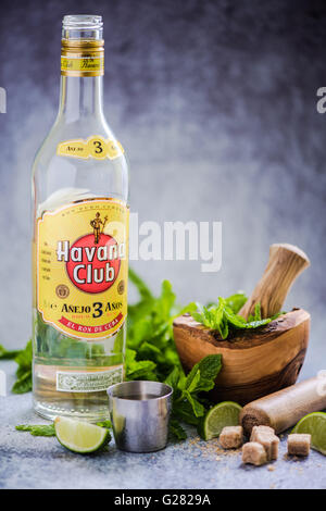 Havanna, Kuba - 23. Mai 2016: Flasche Havana Club Rum. Gegründet im Jahre 1878 in Kuba, ist Havana Club der Welt Nr. 3 internation Stockfoto