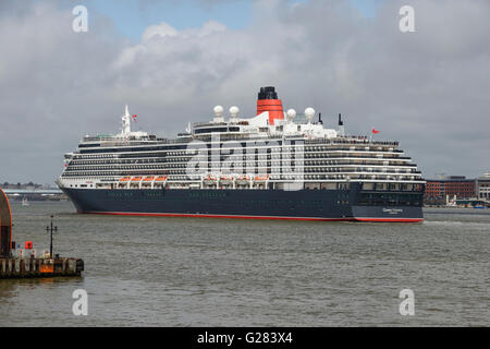 Cunard Queen Victoria auf den Fluss Mersey in Liverpool Stockfoto