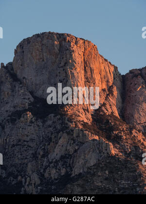 Abendlicht auf den Klippen von Pusch Ridge, Catalina State Park, Tucson, Arizona. Stockfoto