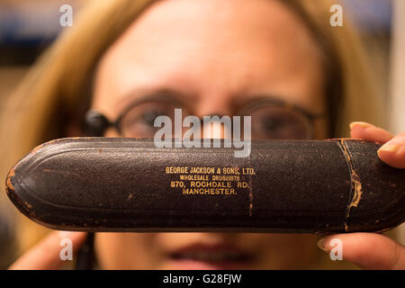 Voyager Press, London UK. 24. Mai 2016. Seltene Sammlung von Brillen von 1700 bis 1940er Jahren ist in der Vorschau angezeigt. Stockfoto