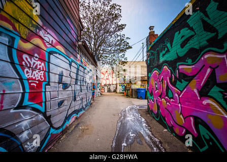 Graffiti in einer Gasse in Kensington Market, in Toronto, Ontario. Stockfoto