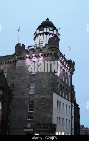 Oben auf der Kamera Obscura auf Edinburgh-royal Mile in der Abenddämmerung Stockfoto