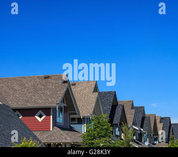 Modernen Wohnbauten gegen blauen Himmel in Nordamerika. Stockfoto