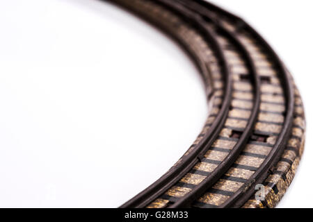 Kleiner Teil der Spielzeug-Eisenbahn track mit einer Kurve. Stockfoto