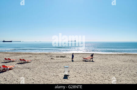 Entlang dem Strand von La Pineda, Tarragona Stockfoto