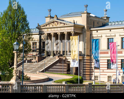 Staatliches Museum Schwerin, in unmittelbarer Nähe das Schloss Schwerin (Staatliches Museum Schwerin - Kunstsammlungen), Schwerin, Deutschland Stockfoto