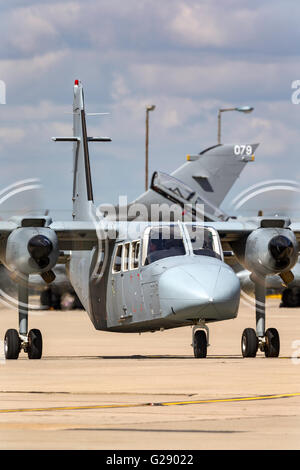 Army Air Kulturen Britten-Norman BN-2 t-4 s Defender T.3 ZH004 von 651 Geschwader bei Aldergrove in Nordirland Stockfoto