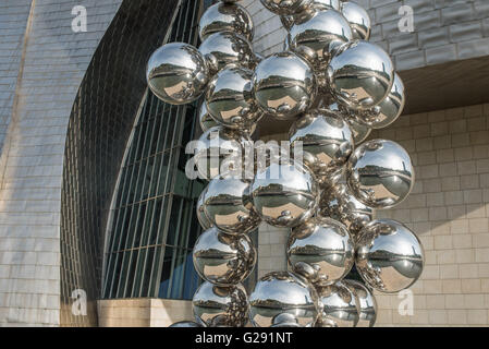 "Großer Baum & das Auge" Skulptur von Anish Kapoor im Guggenheim Museum in Bilbao, Spanien Stockfoto