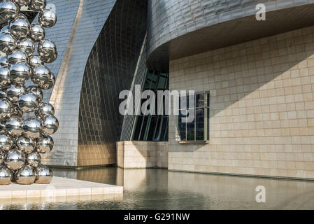 "Großer Baum & das Auge" Skulptur von Anish Kapoor im Guggenheim Museum in Bilbao, Spanien Stockfoto