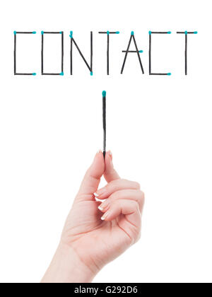 Weibliche Hand hält ein Streichholz Sicherheit. Kontaktieren Sie uns Konzept isoliert auf weißem Hintergrund. Stockfoto