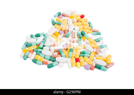 Herzen von Pillen Konzept isoliert auf weißem Hintergrund Stockfoto