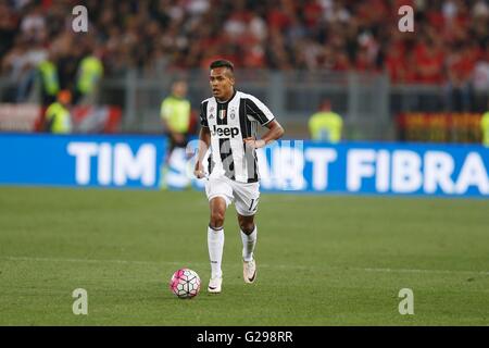 Roma, Italien. 21. Mai 2016. Alex Sandro (Juventus) Fußball: Italien 'TIM Cup' final match zwischen AC Mailand 0-1 Juventus FC im Stadio Olimpico di Roma in Rom, Italien. © Mutsu Kawamori/AFLO/Alamy Live-Nachrichten Stockfoto