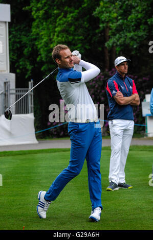 Wentworth, Surrey, UK. 25. Mai 2016. Dan Walker beteiligt sich an der BMW pro-am im Wentworth Golf Club in Surrey statt. Bildnachweis: Bigred/Alamy Live-Nachrichten Stockfoto