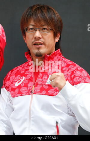 Tokio, Japan. 26. Mai 2016. Daisuke Ikezaki (JPN): Eine Pressekonferenz über die Präsentation von Japan Nationalmannschaft offizieller Sportswear für Rio De Janeiro Olympischen Spiele 2016 in Tokio, Japan. Bildnachweis: Sho Tamura/AFLO SPORT/Alamy Live-Nachrichten Stockfoto